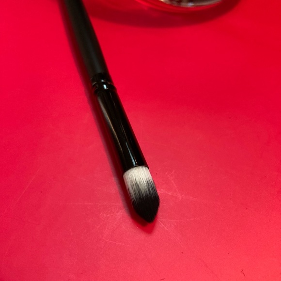 BUNDLE of #7 MAKEUP BRUSHES. #7/$25. Assorted select by name and number. - Picture 3 of 16